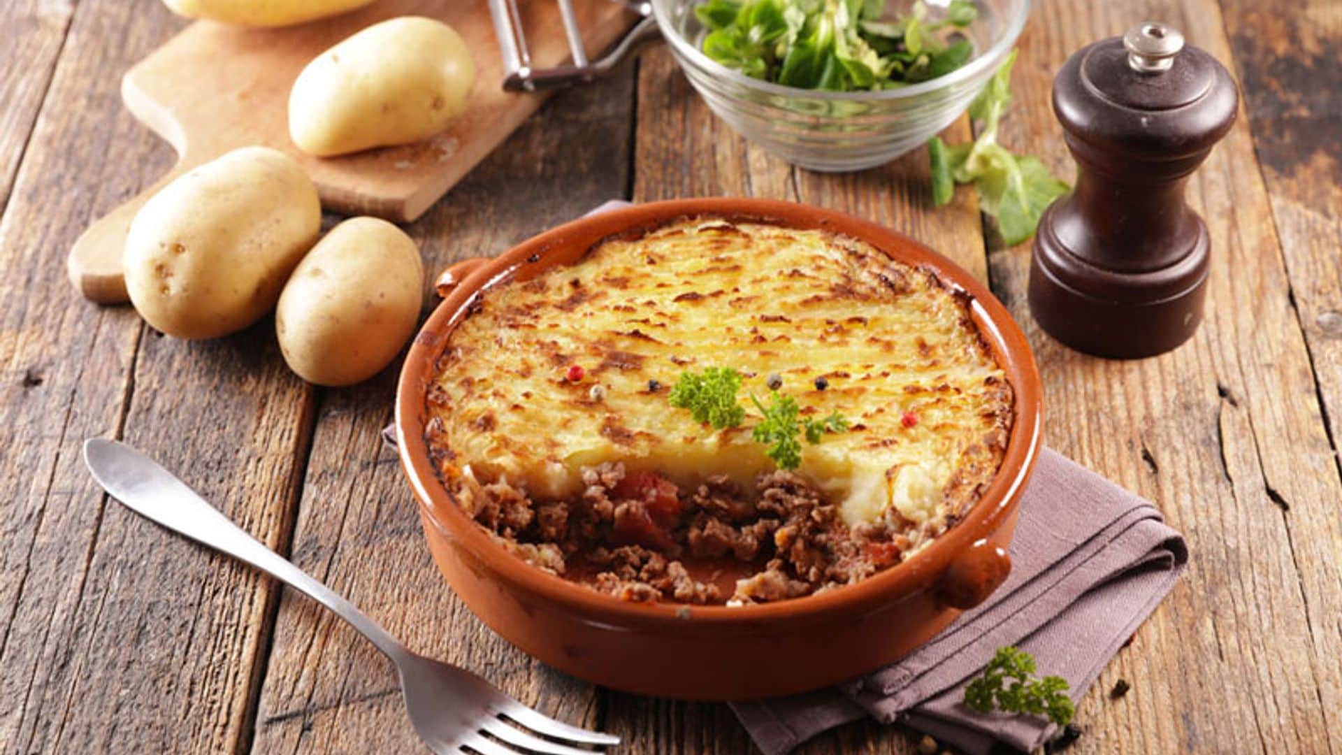 Pastel gratinado de patata y carne picada de pollo