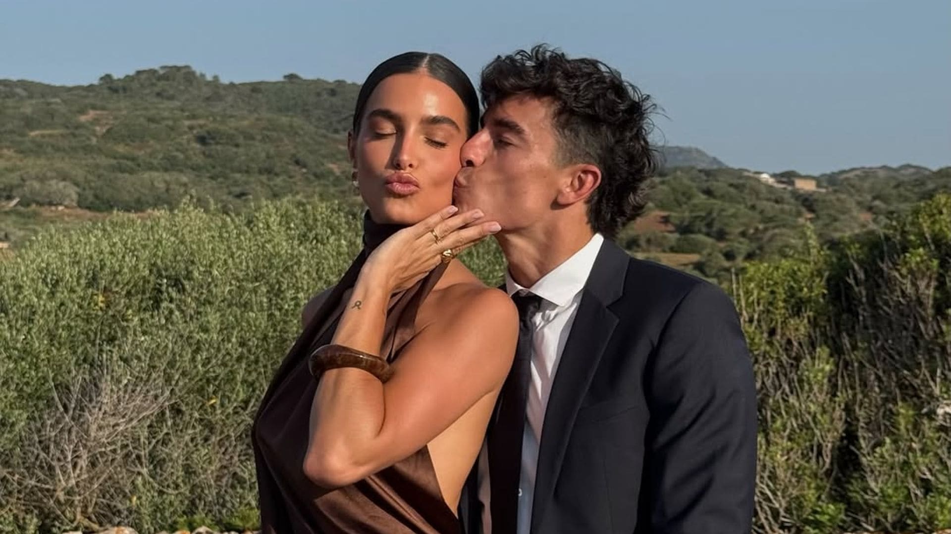 De Gemma Pinto y Marc Márquez a Anna Castillo y Álvaro Mel: las parejas que triunfan con sus looks en las bodas del momento