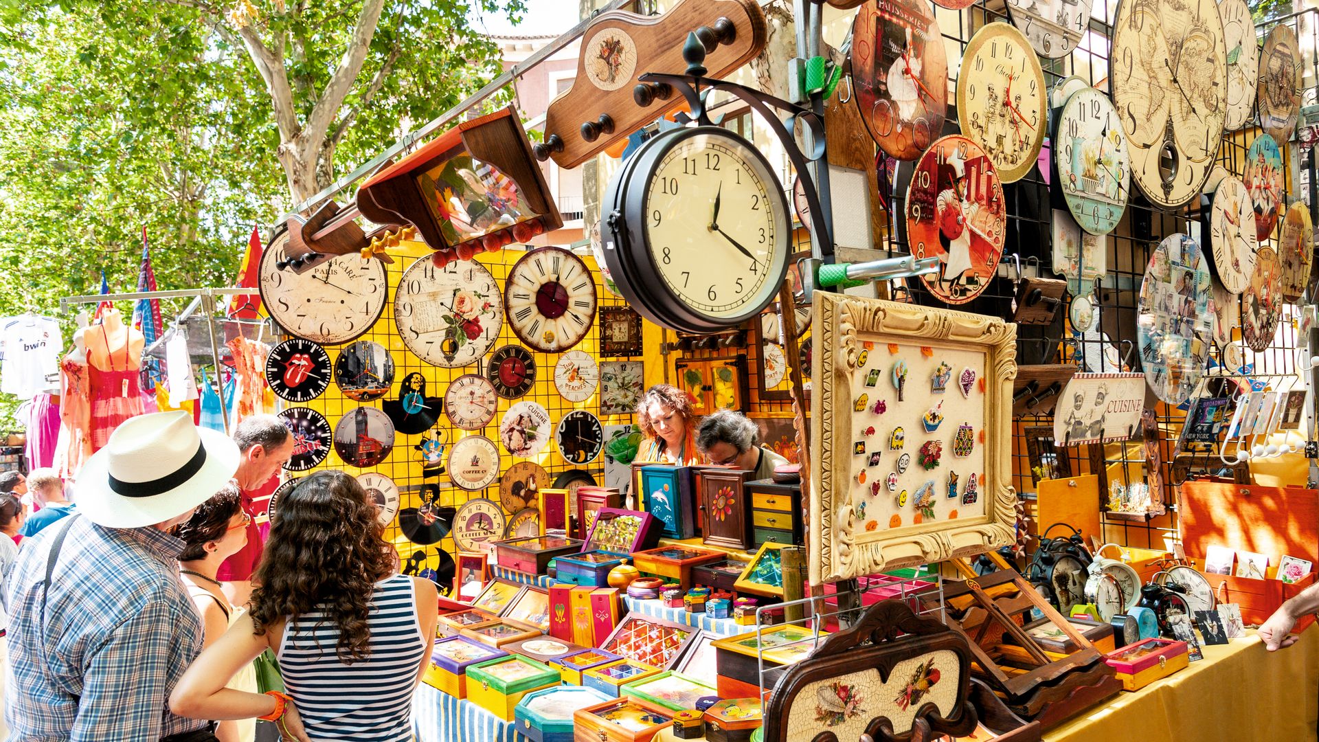 El Rastro de Madrid: arte, antigüedades y delicias gastronómicas que no te puedes perder