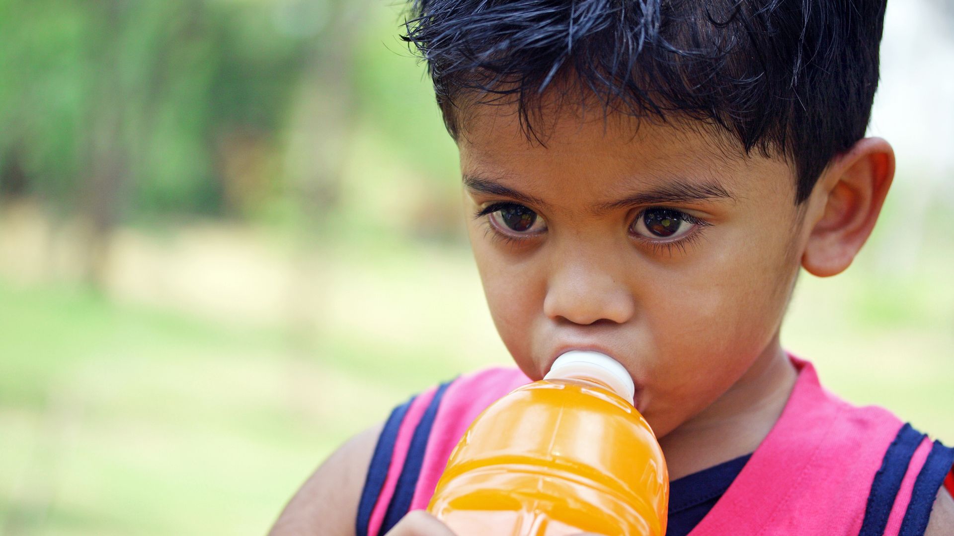 Dr. Eduardo Junco, pediatra: "Las bebidas energéticas están absolutamente desaconsejadas para los niños"