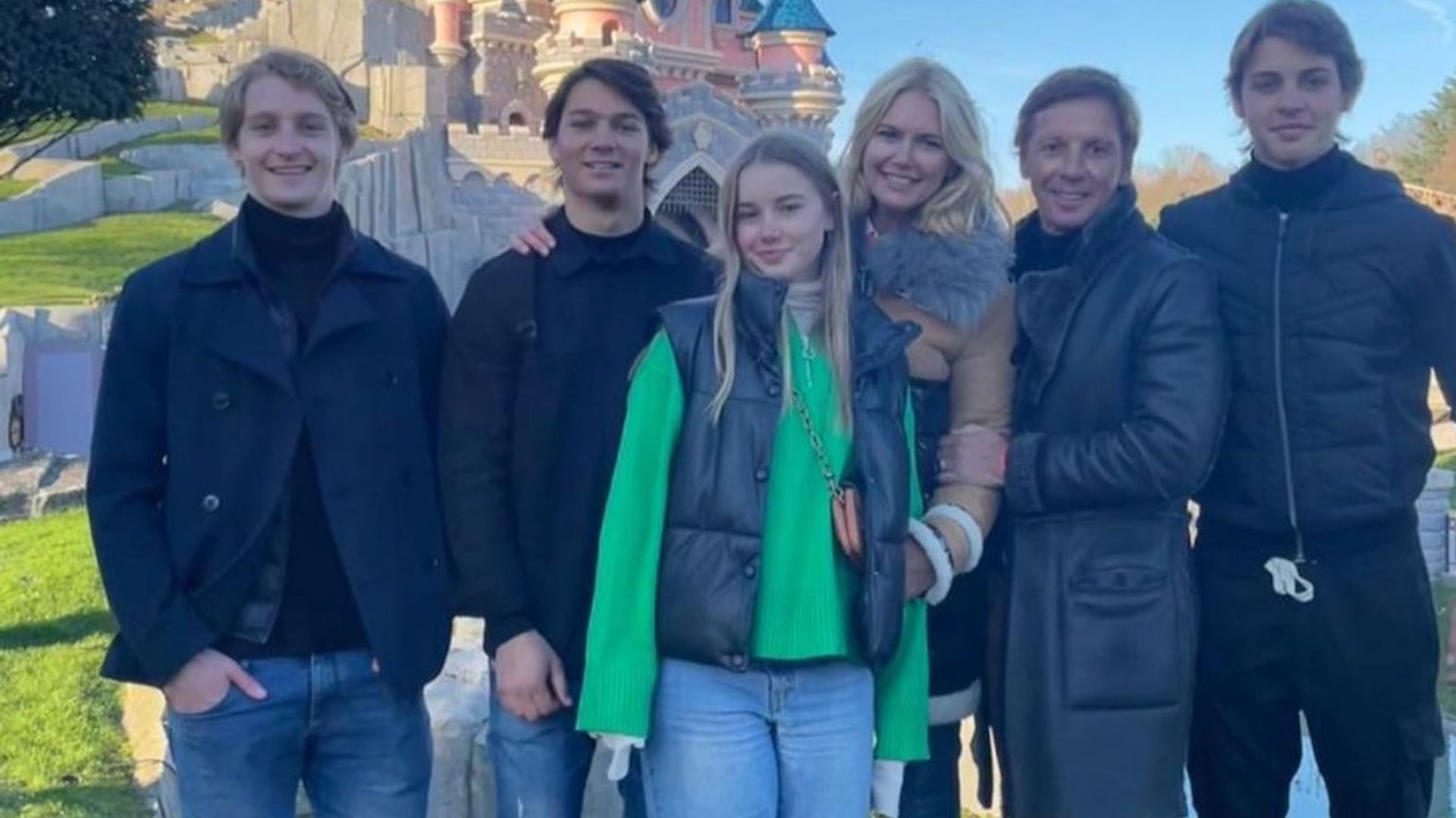 En familia, entre abrazos y bailes al son de 'Cumpleaños feliz': Valeria Mazza sopla 50 velas