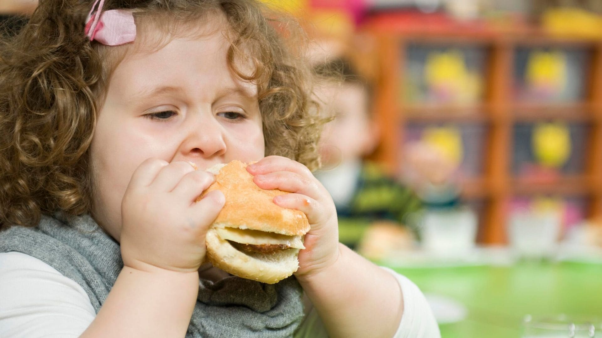 Este es el decálogo elaborado por pediatras para evitar obesidad infantil