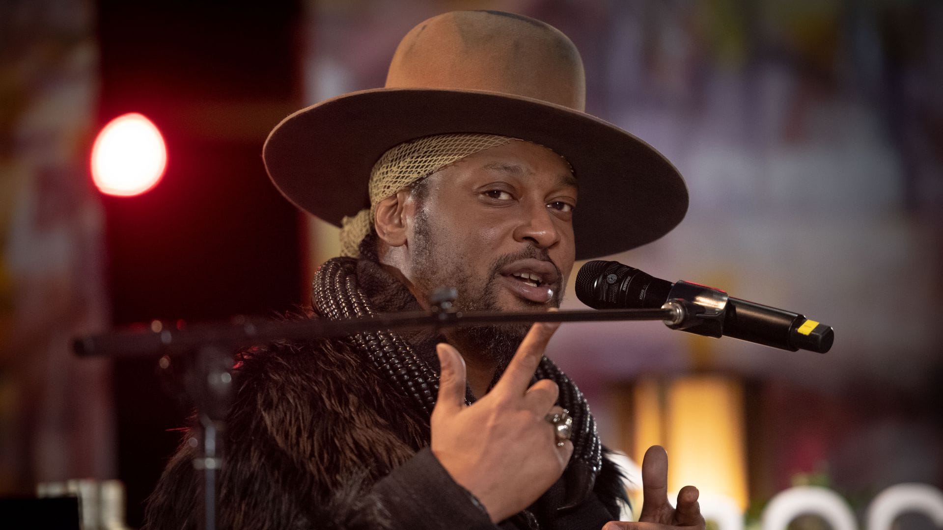 D’Angelo, icónico cantante de R&B en la década de los 90, muere a los 51 años 
