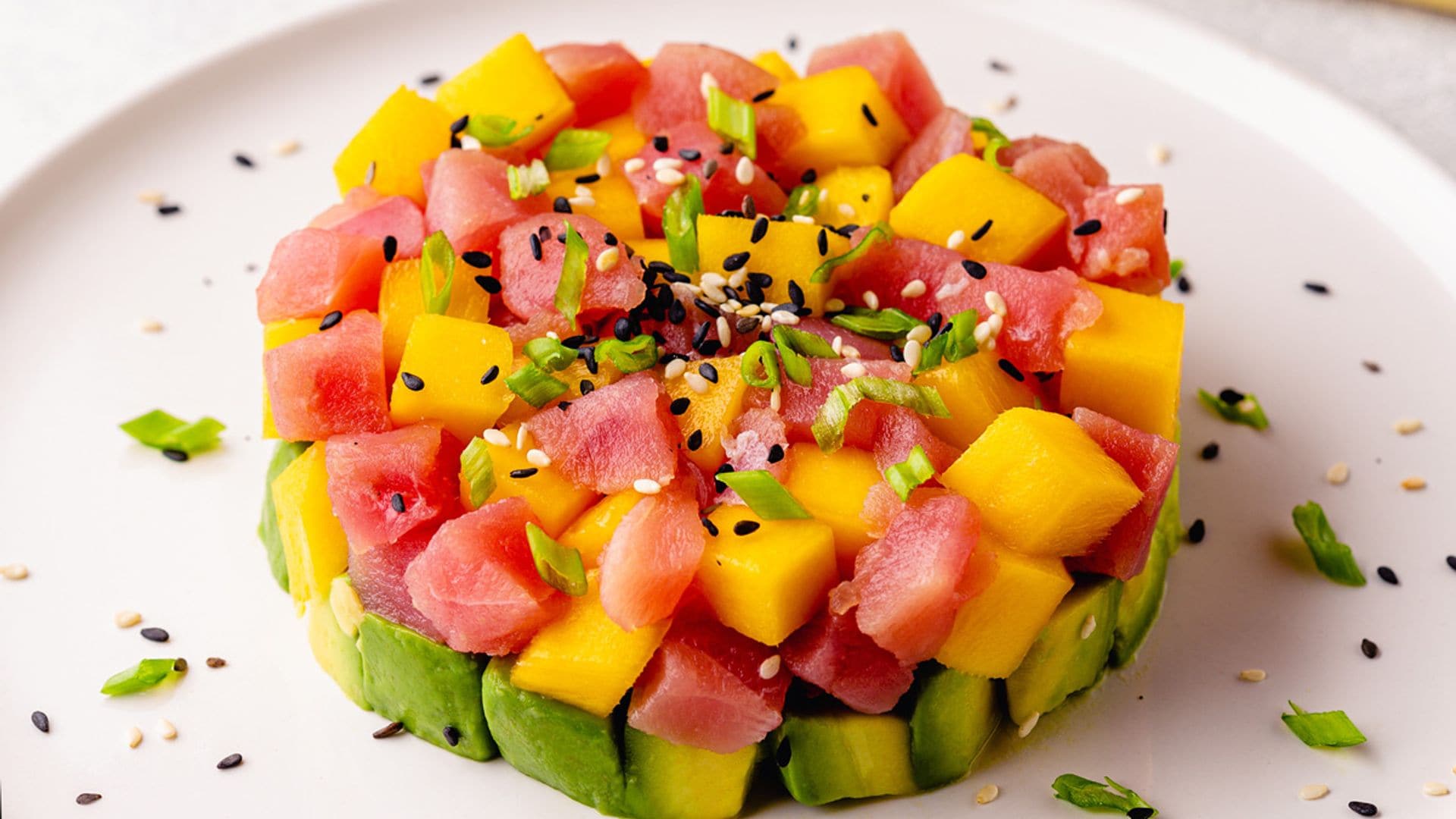 Tartar de atún, aguacate y mango