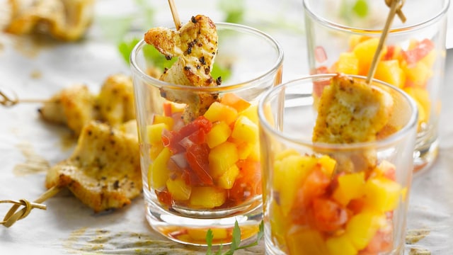 Minibrochetas de pollo con mango