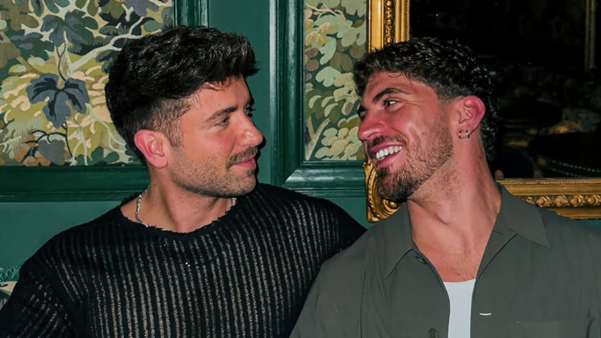 La reflexión de Pablo Alborán sobre el amor cuando vive su mejor momento con Juan Sesma: "Una mirada en el momento justo"