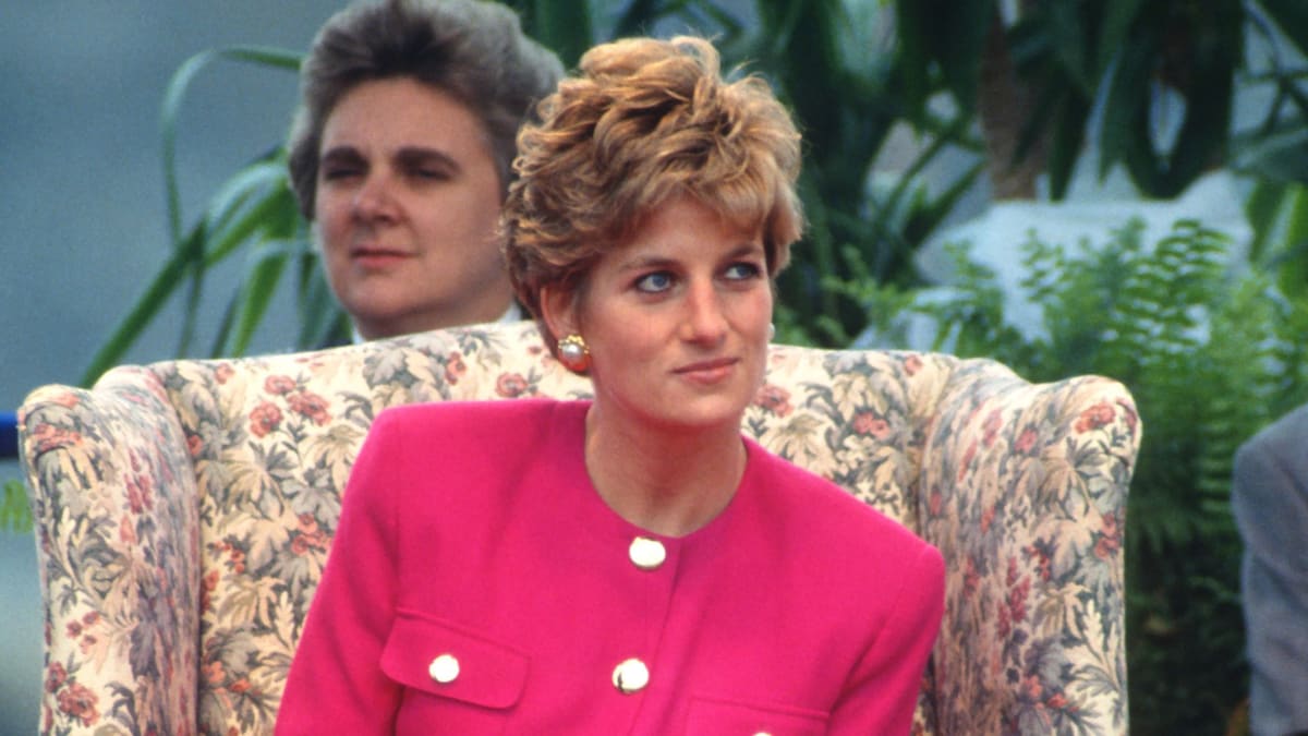Muere Paul Costelloe a los 80 años, el diseñador de algunos de los looks más icónicos de Diana de Gales