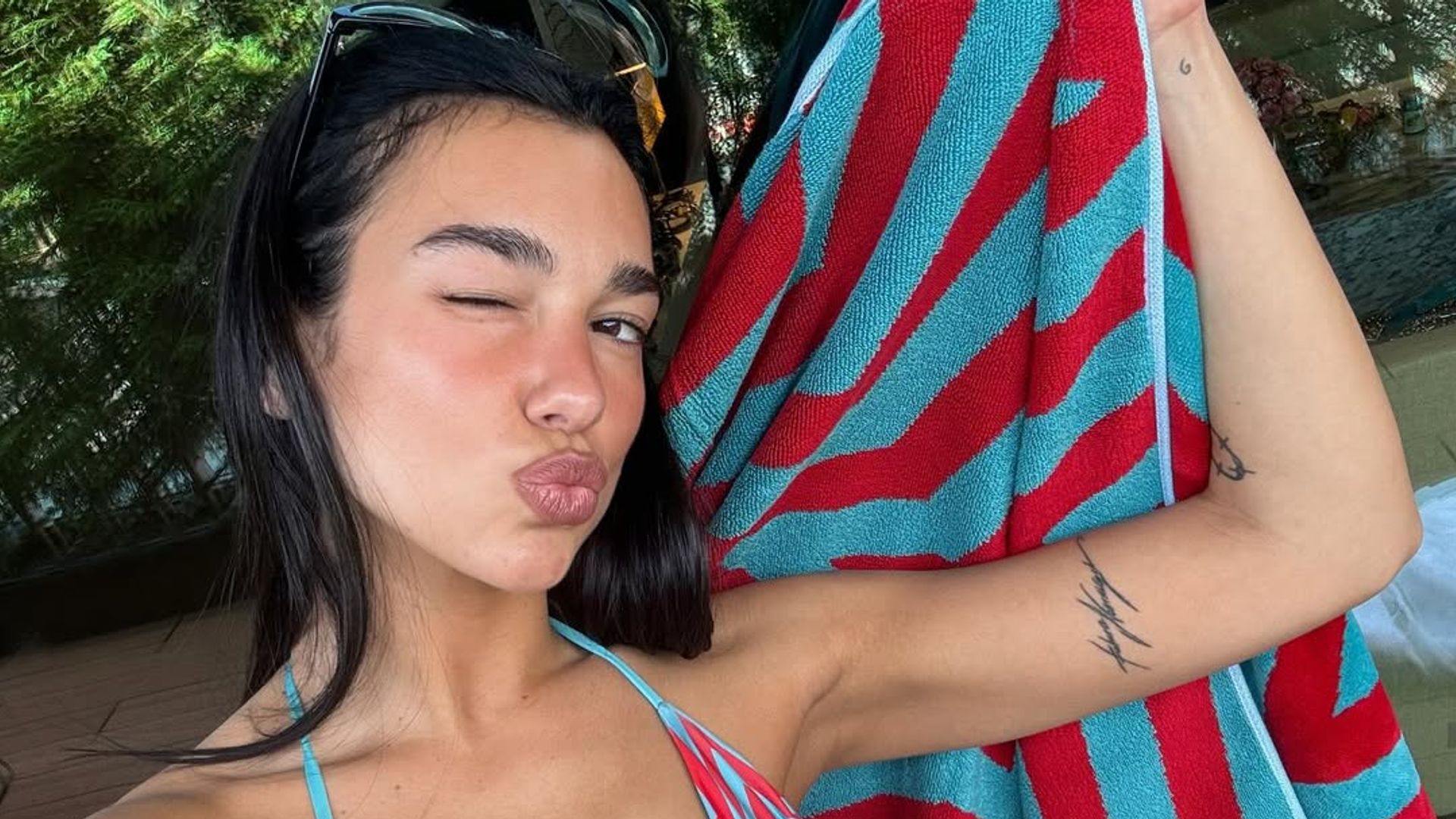 Dua Lipa medicina estética aumento de labios