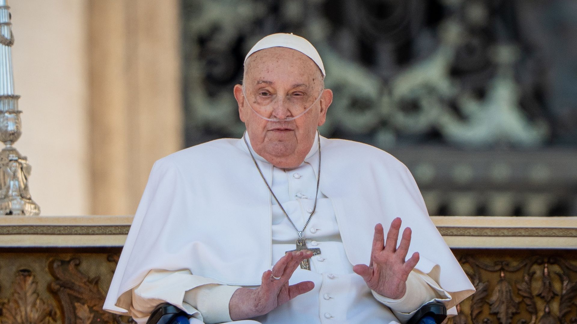 El Papa Francisco se reúne con los médicos que lo atendieron en el hospital de Roma y agradece por sus servicios