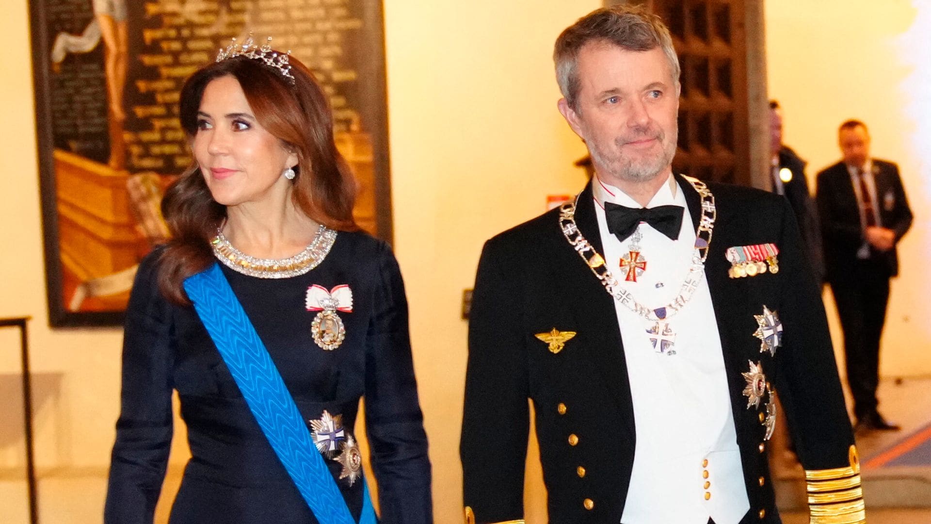 Mary de Dinamarca con tiara y vestido nuevo