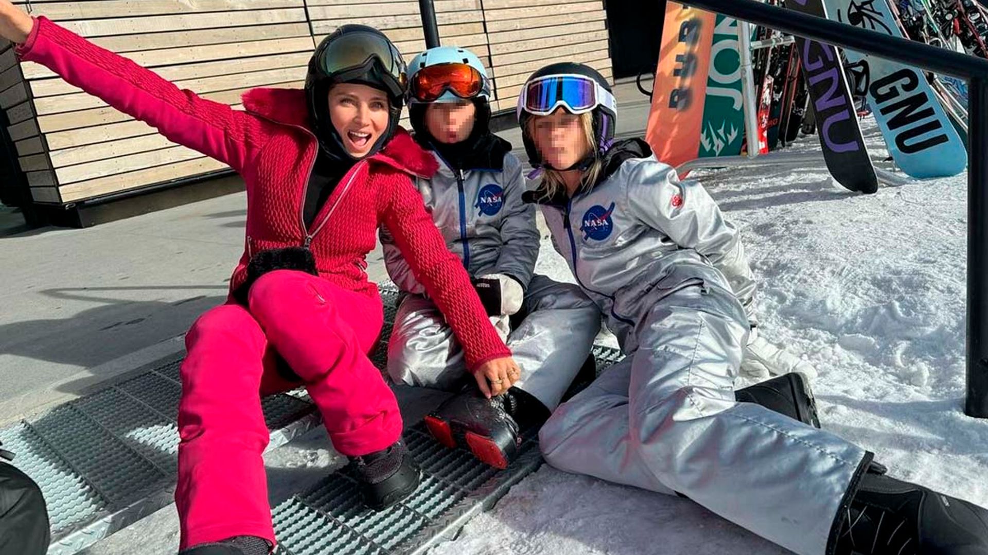 Elsa Pataky presume de los saltos con voltereta que dan sus hijos en la nieve, ¡increíble!