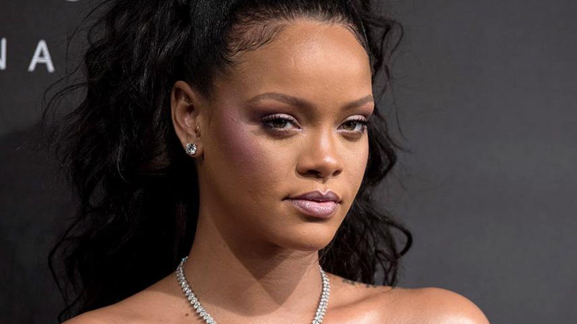 ¡Sencillos y efectivos! Estos son los hábitos de Rihanna para una piel perfecta