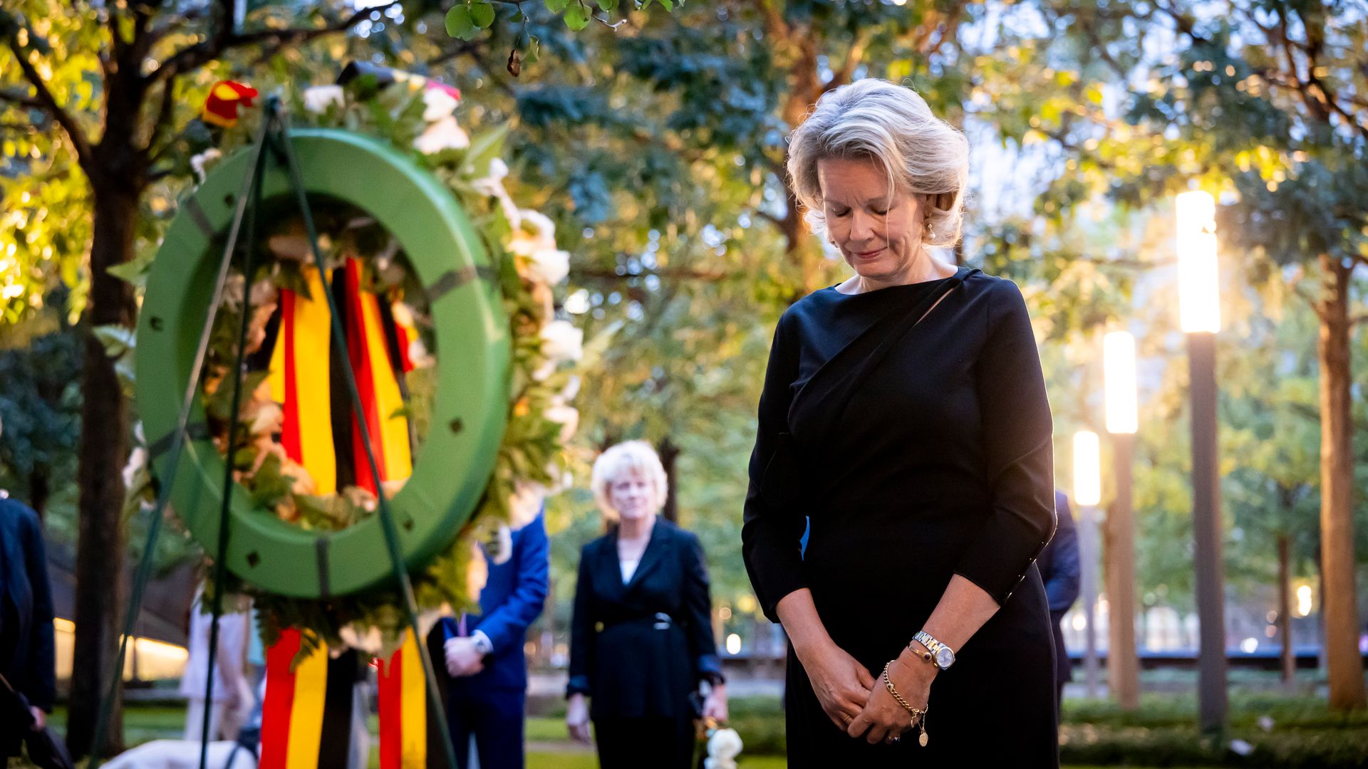 La reina Matilde en su homenaje en el monumento dle 11S en Nueva York