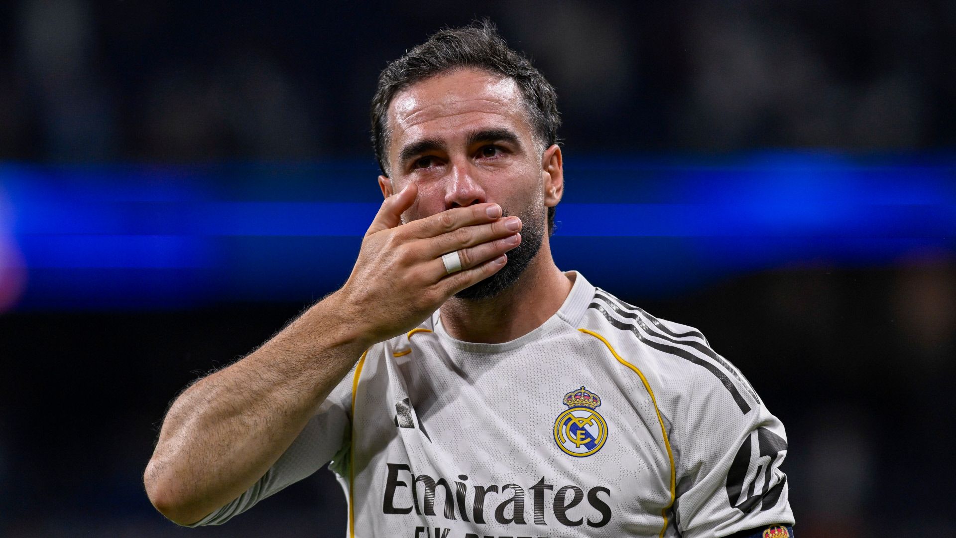 Dani Carvajal se despide del Real Madrid entre lágrimas… y con dos invitados 'pequeñitos' que nadie esperaba