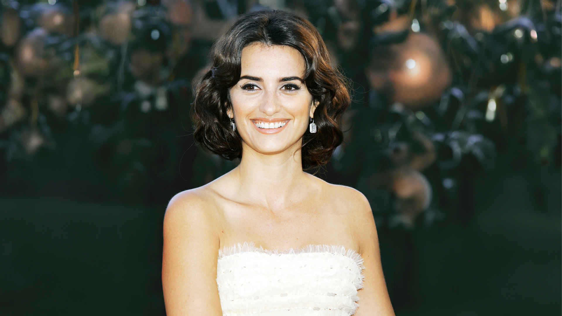 Los tres vestidazos que marcaron el triunfo de Penélope Cruz en Cannes y la convirtieron en estrella mundial hace 20 años