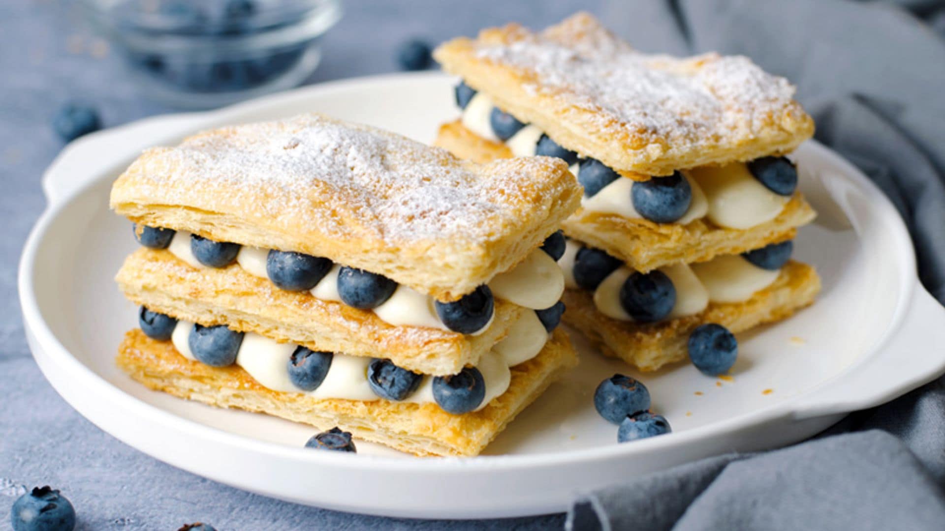 Milhojas de nata y arándanos
