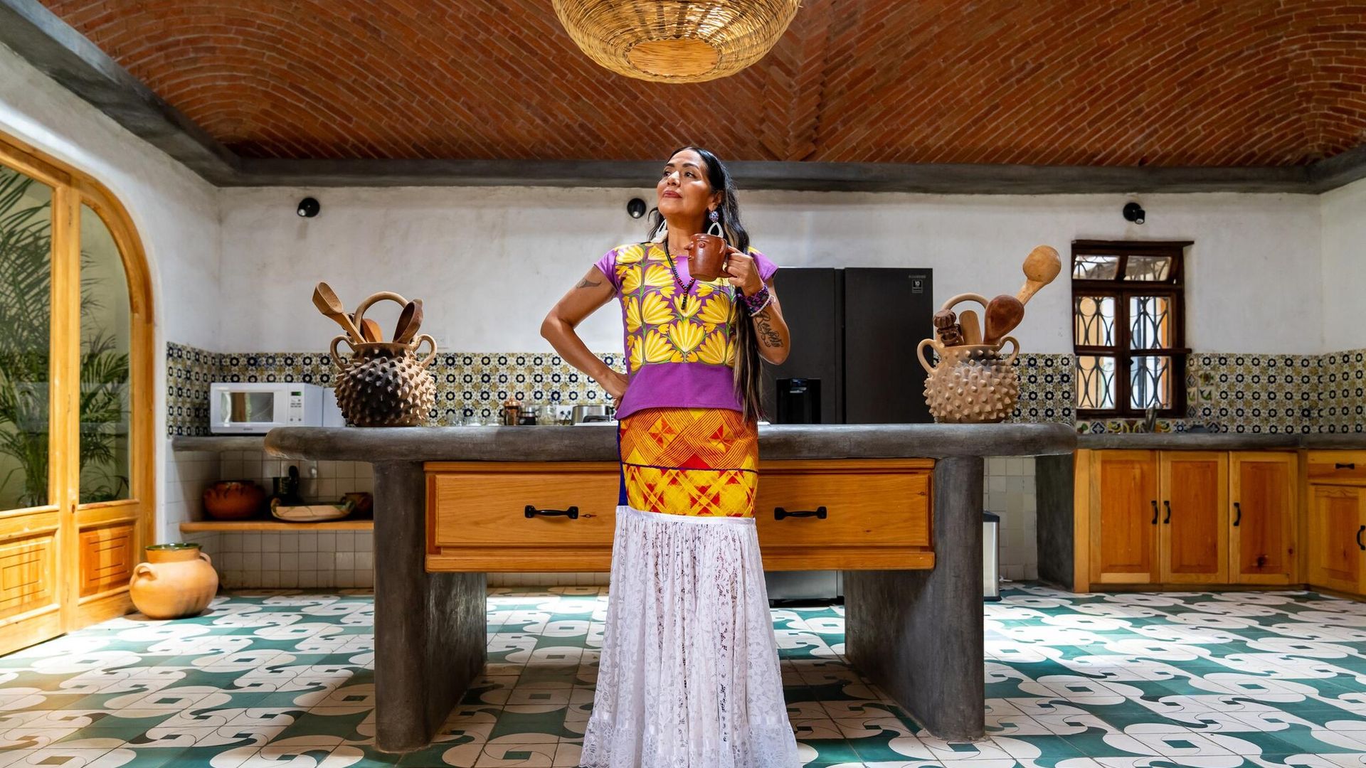 Lila Downs, guía de un breve recorrido gastronómico por América Latina