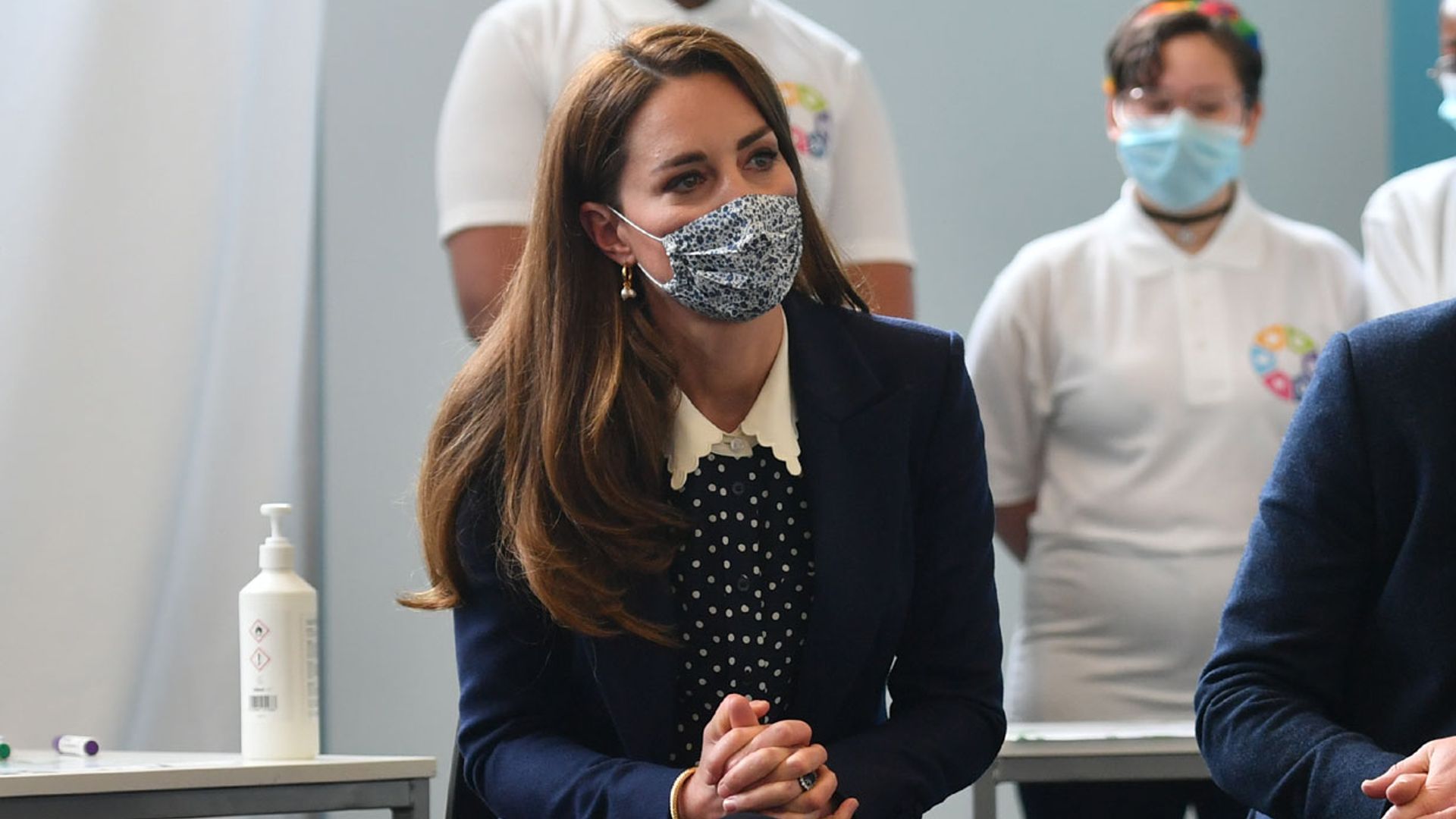 Kate agota en cuestión de horas la blusa de lunares destinada a ser viral
