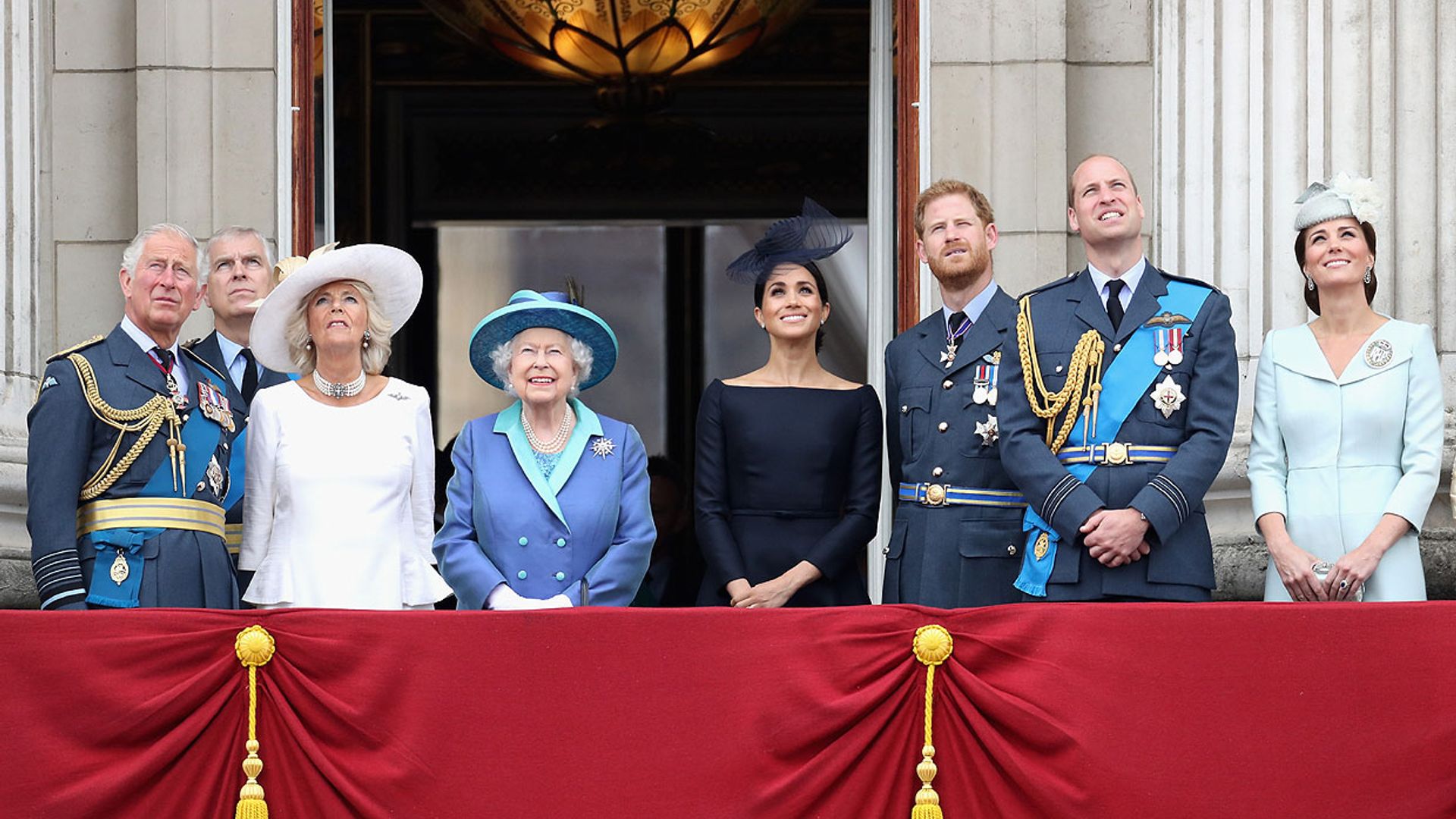 La Reina y los príncipes Carlos y Guillermo, dispuestos a buscar una solución para Harry y Meghan