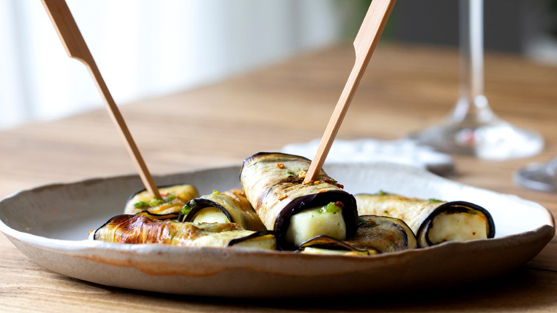 Rollito de berenjena con queso 'Halloumi'