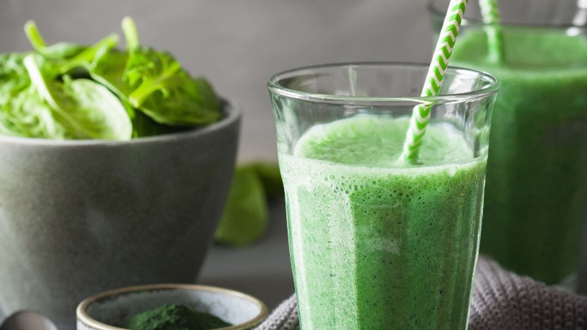 'Smoothie' de espinacas y plátano con espirulina