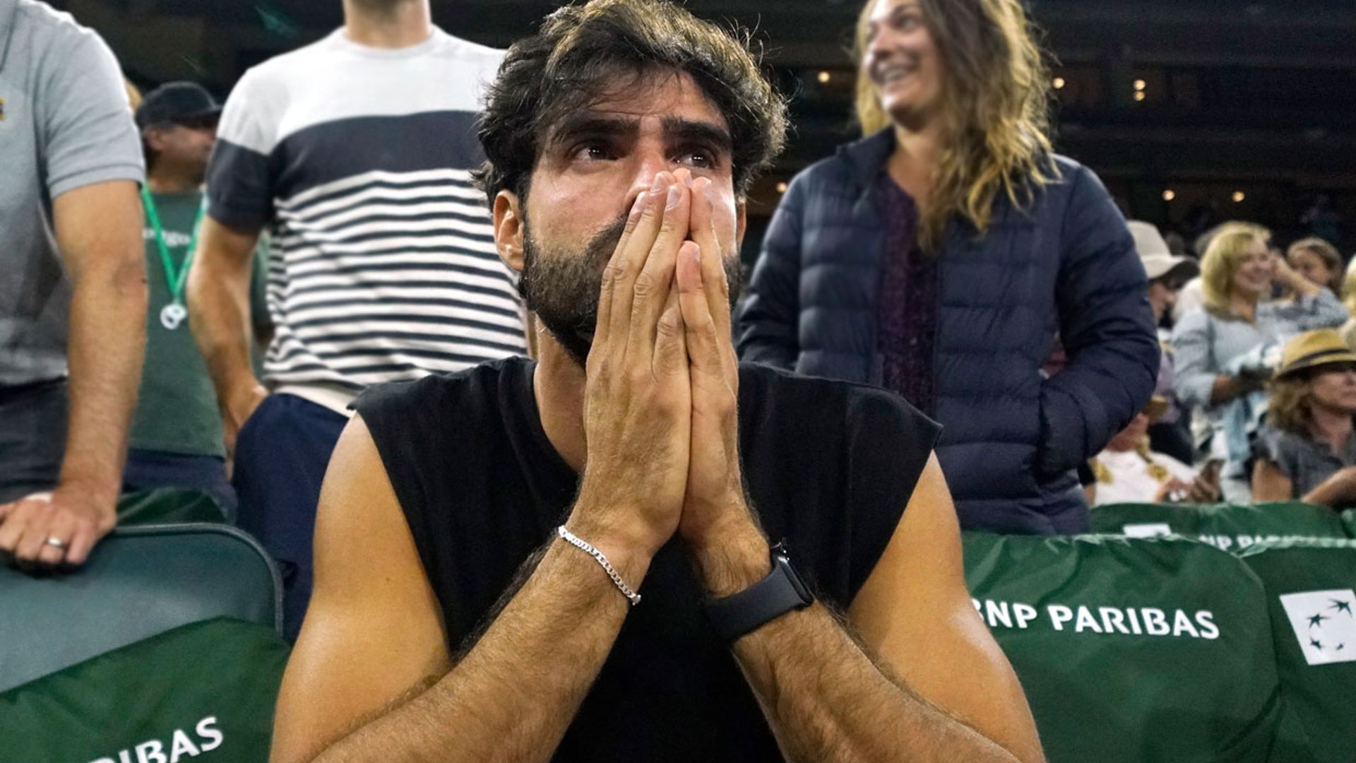 Nervios, aplausos y mucha emoción...Juan Betancourt vibra con la victoria de su novia, la tenista Paula Badosa