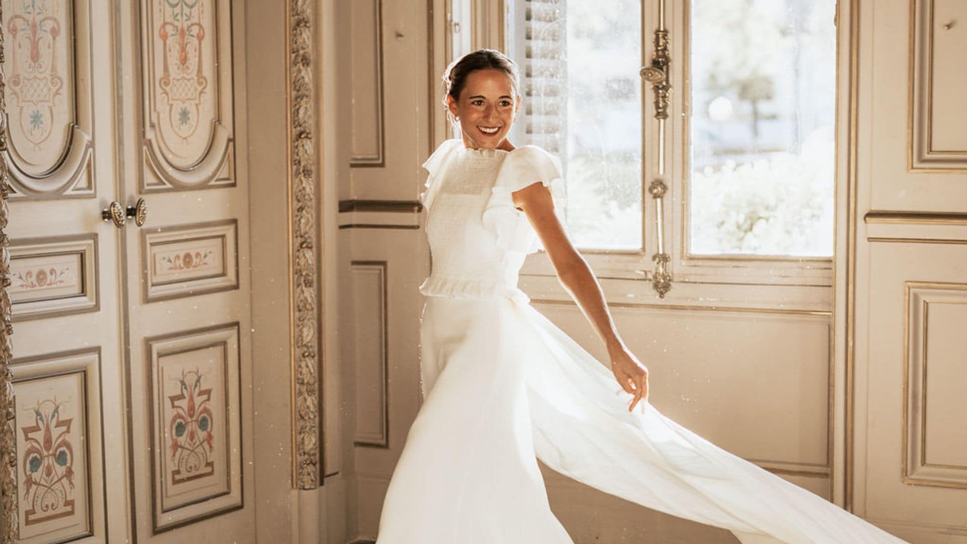  Pilar y su vestido de novia con chaleco desmontable para su boda en El Puerto de Santa María
