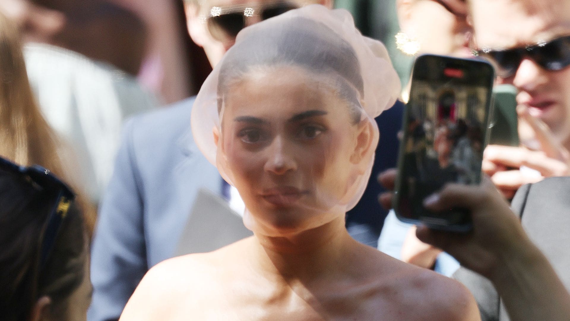 Kylie Jenner lleva un velo transparente para el desfile de Alta Costura de  Schiaparelli