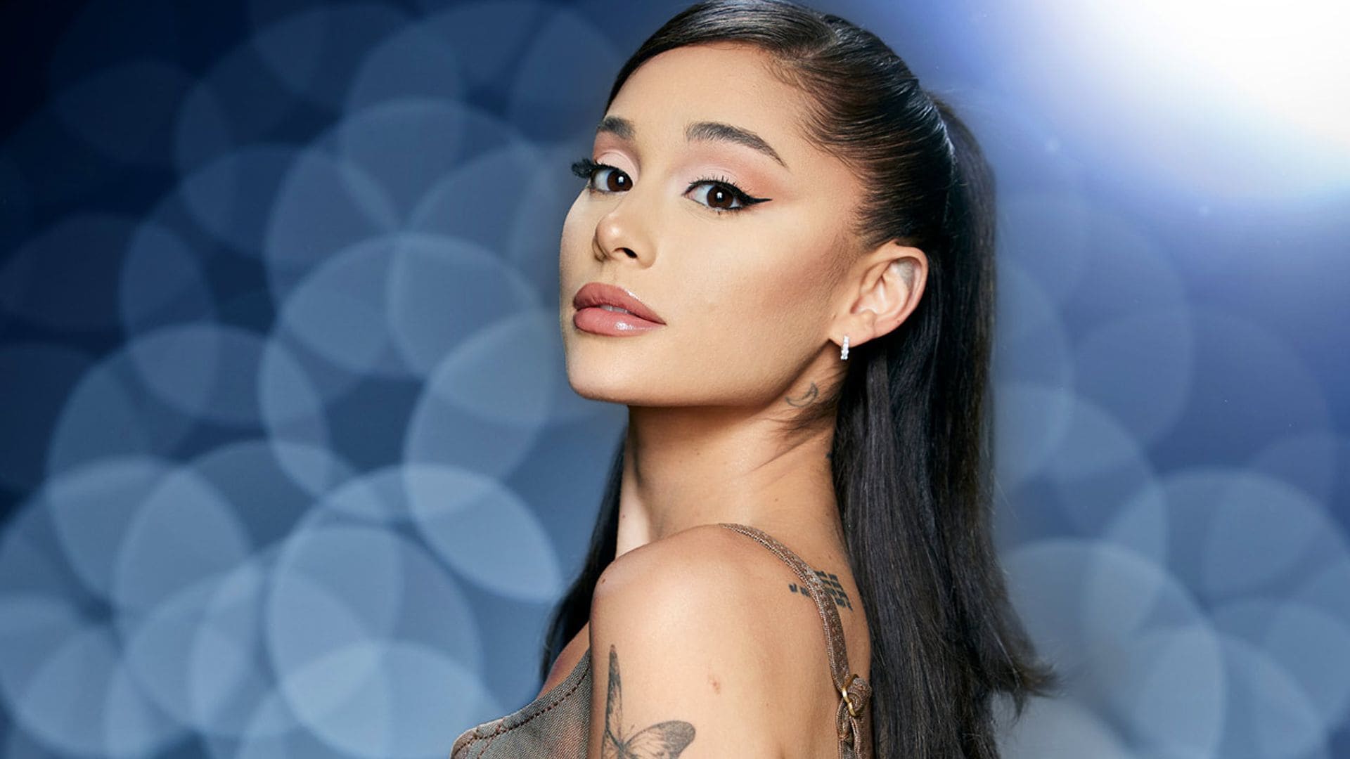 La nueva imagen de Ariana Grande, ¿retoque o filtro? El debate está servido