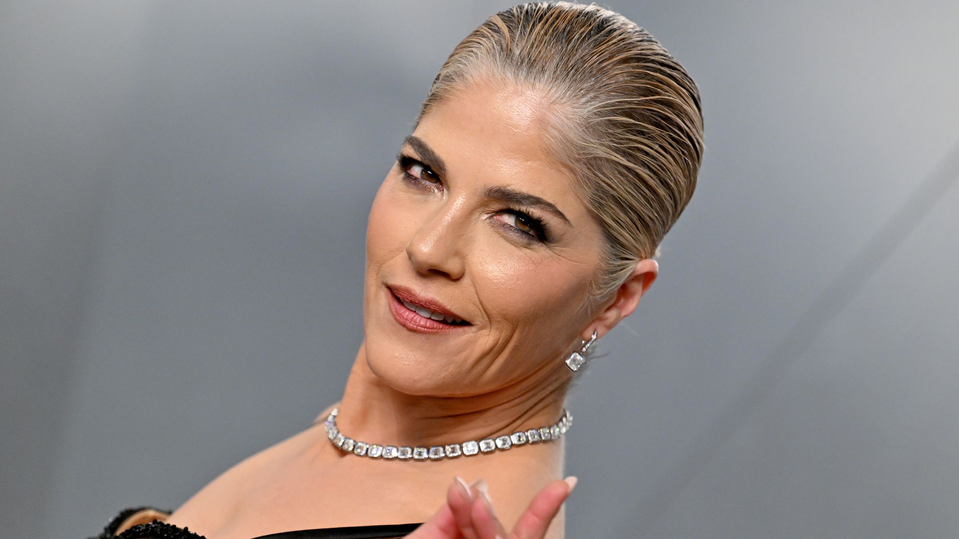 La actriz Selma Blair rompe su silencio tras ser detenida por morder y golpear a los azafatos de un avión en pleno vuelo