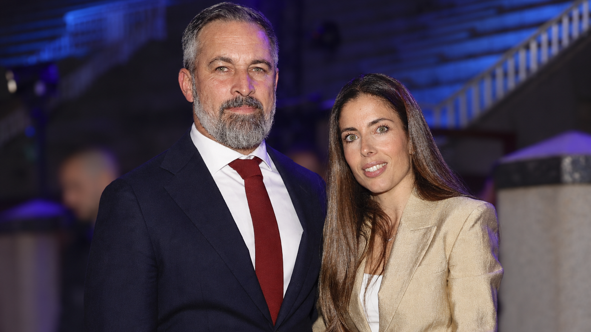 Santiago Abascal y Lidia Bedman en el 10º aniversario de Ok Diario en noviembre de 2025.