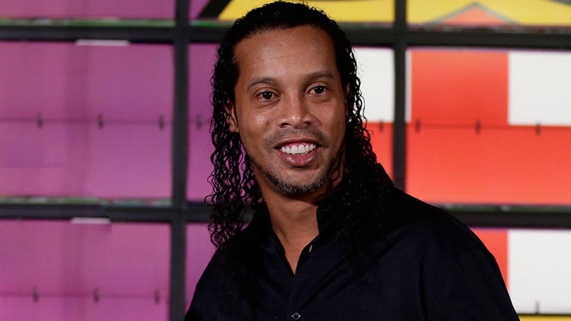 Ronaldinho desmiente que vaya a casarse con dos mujeres a la vez