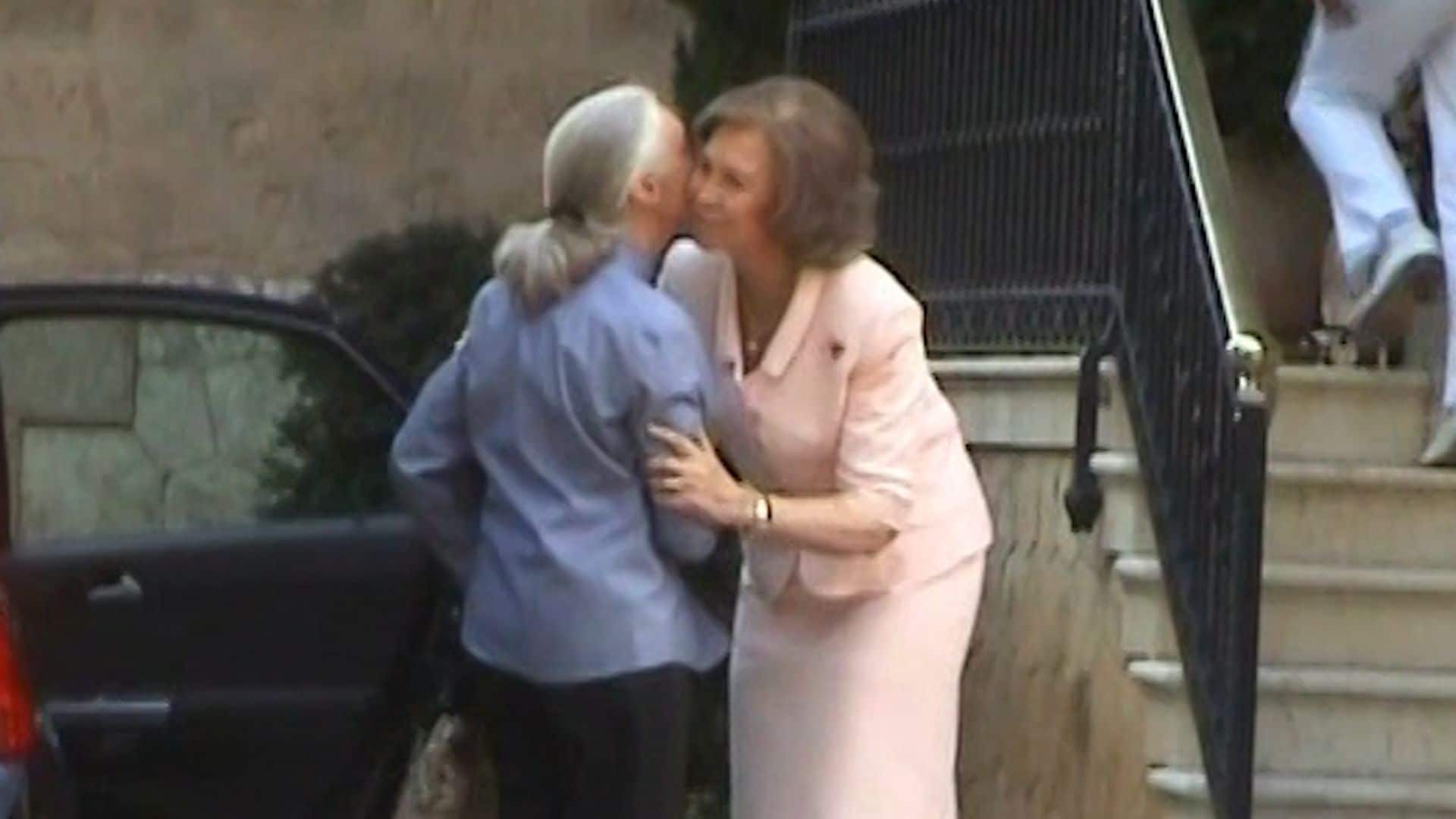 Así fue el cariñoso encuentro de Jane Goodall y la reina Sofía en Marivent hace 17 años