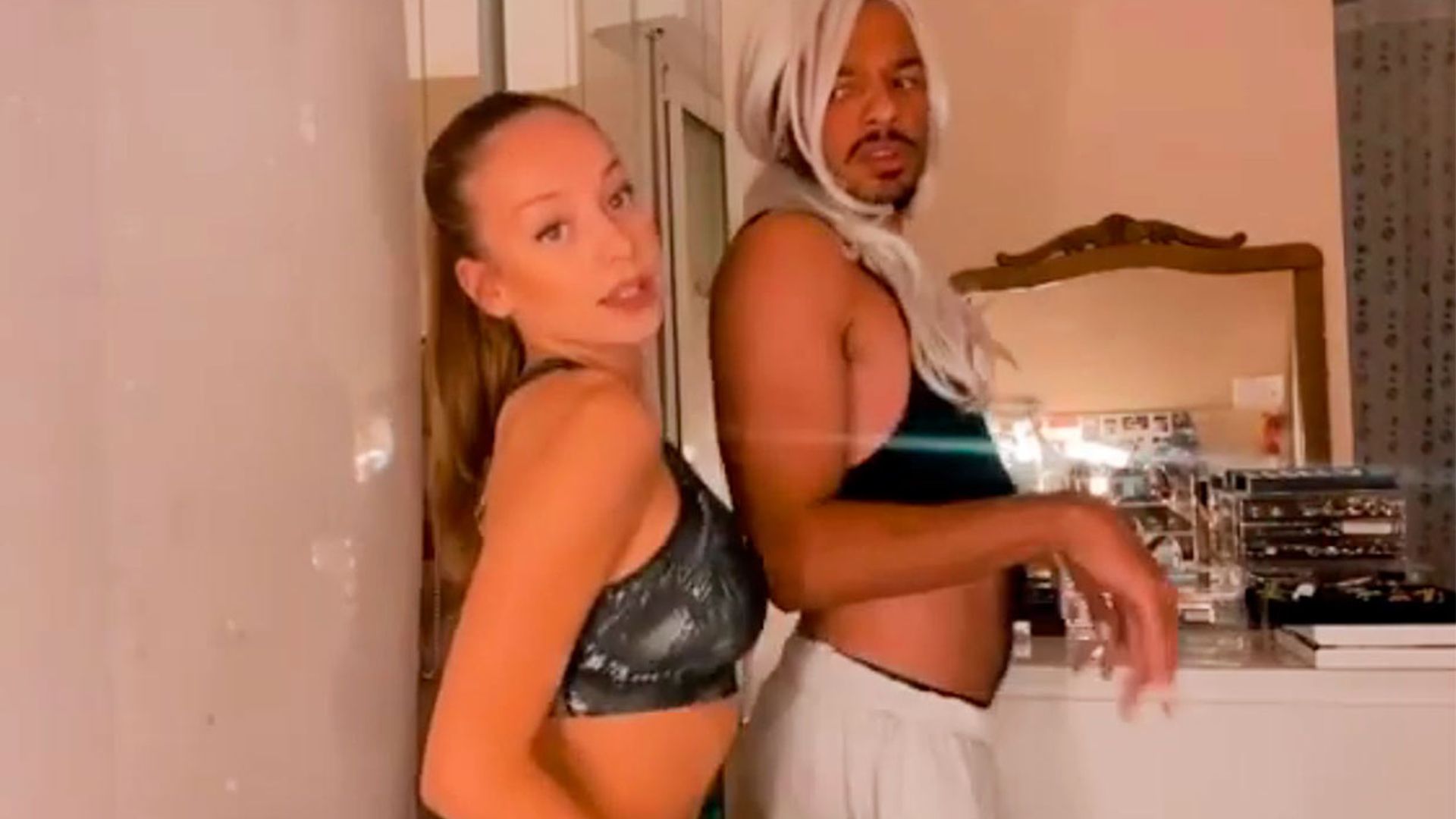 Ester Expósito se une a un compañero de 'Élite' para parodiar ¡su propio baile viral!