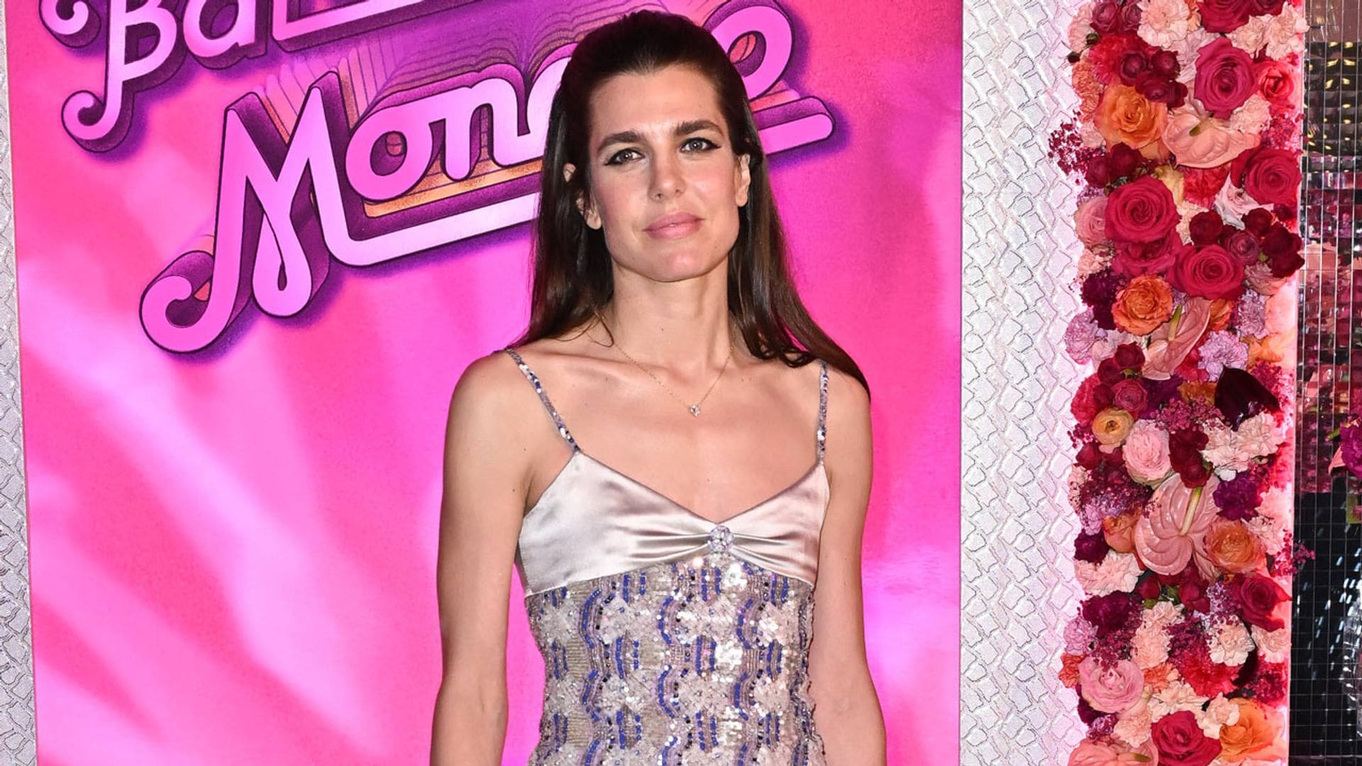 Carlota Casiraghi y el ‘slip dress’ de lentejuelas con sello francés con el que brilló en el Baile de la Rosa