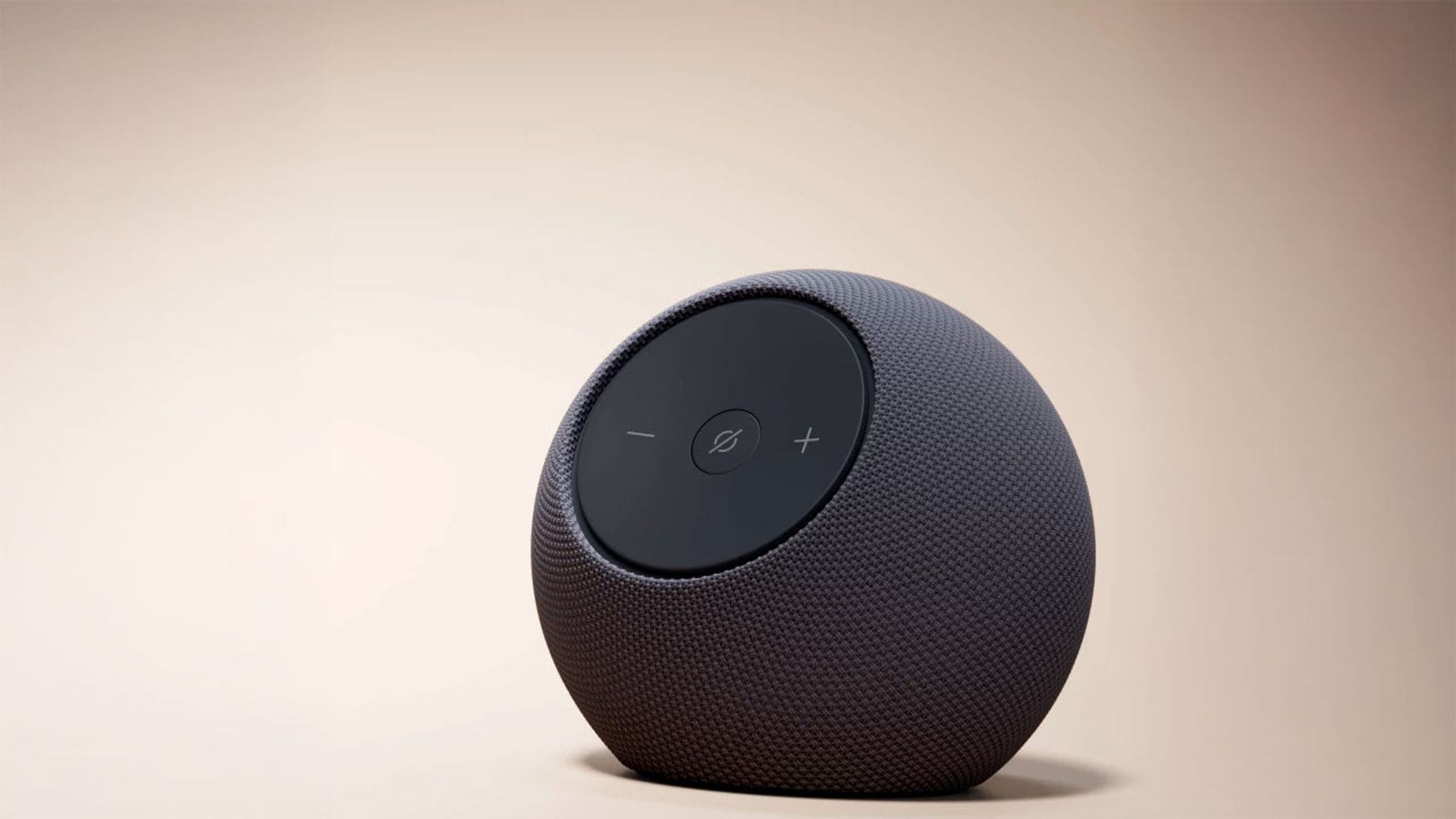 Un altavoz Amazon Echo Studio 2025