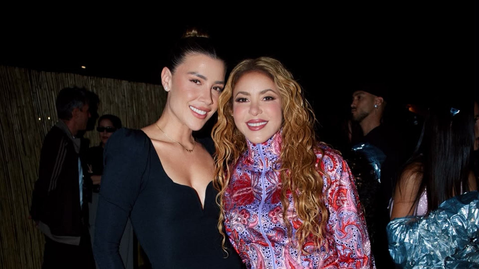 Michelle Salas y Shakira, en el concierto de 'Las Mujeres Ya No Lloran World Tour' que dio este viernes 25 de septiembre en Madrid