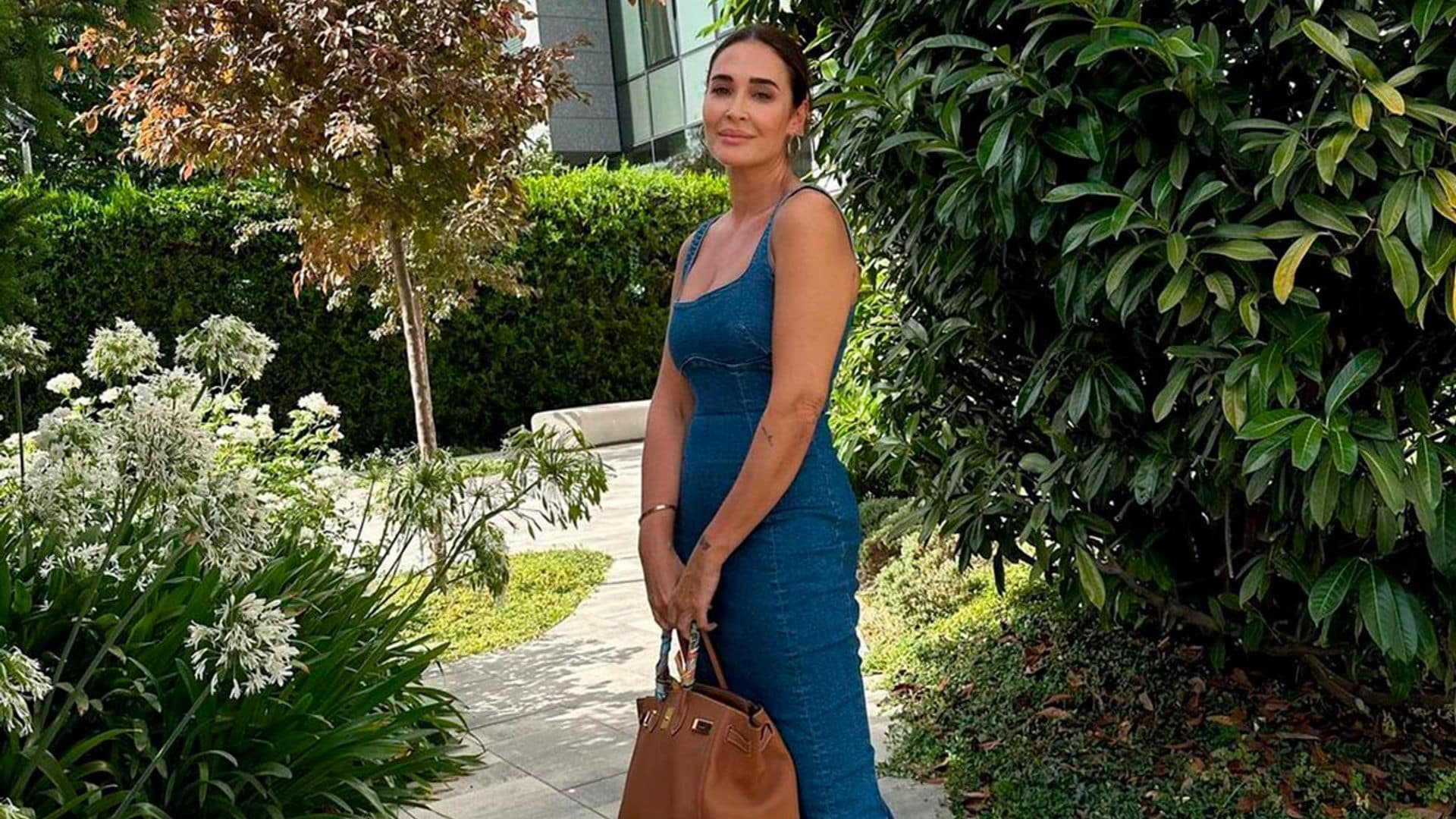 Vicky Martín Berrocal y el look vaquero de inspiración dosmilera que le ha cogido prestado a su hija