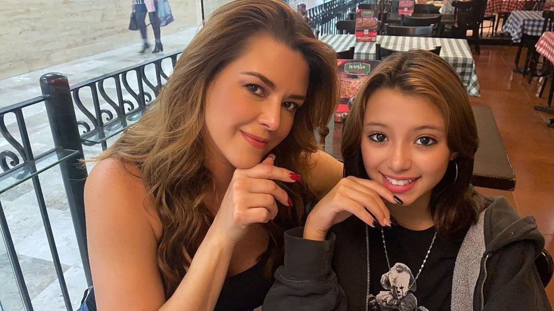 Alicia Machado celebra en grande sus 45 años acompañada de su hija