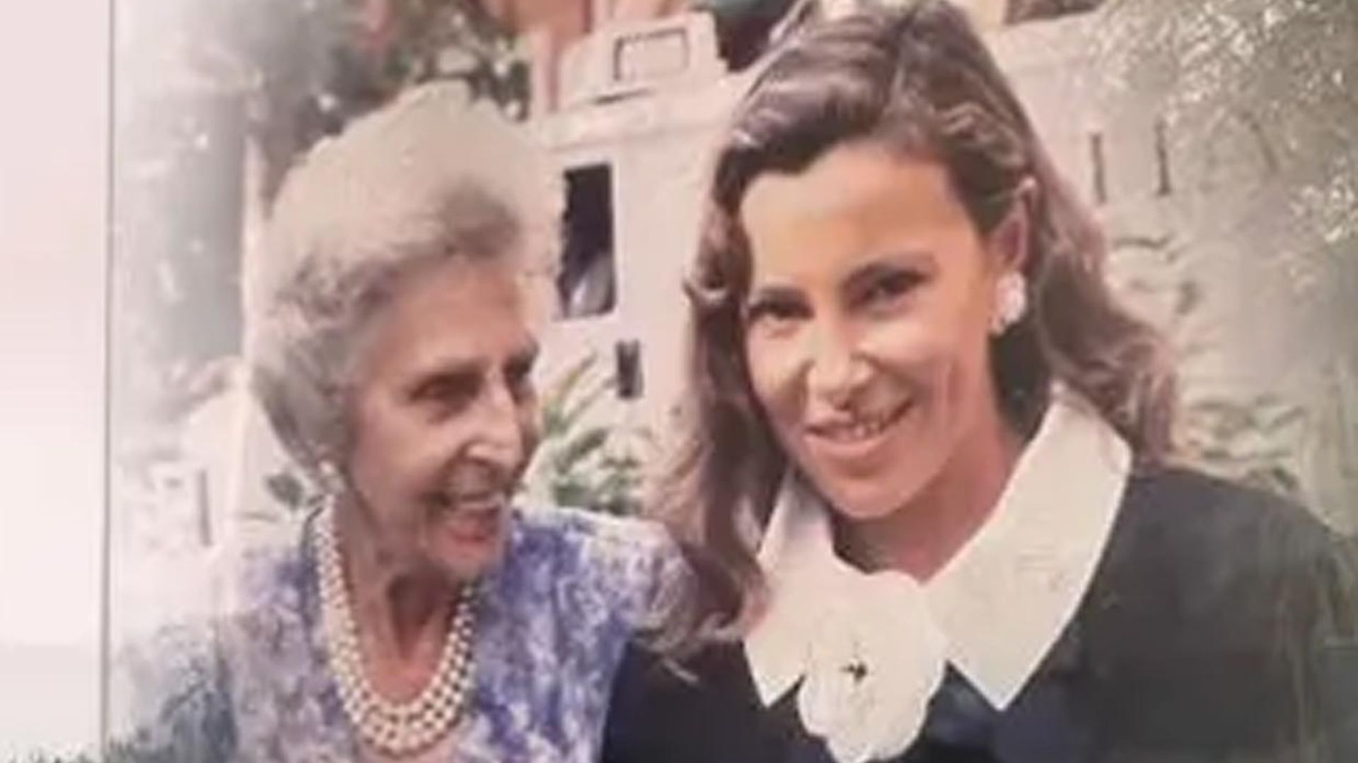 La historia del vestido de Ana Obregón con el que posó para la revista ¡HOLA! hace 30 años y que ahora ha vuelto a lucir