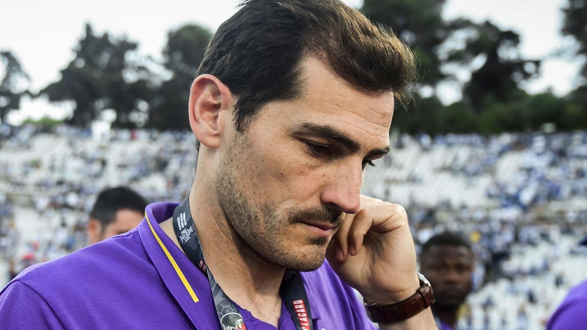 Iker Casillas retoma poco a poco la normalidad, a la espera de que Sara Carbonero reciba el alta