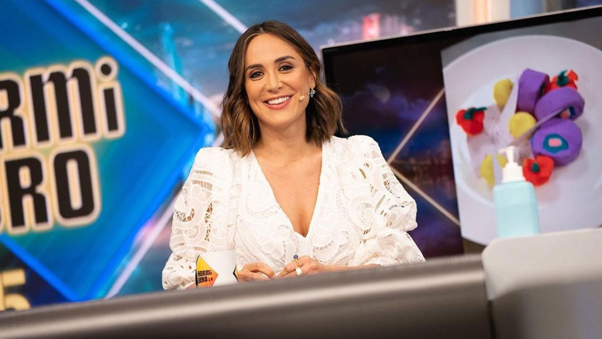 El vestido blanco calado que ha unido a Tamara Falcó y a su madre, Isabel Preysler