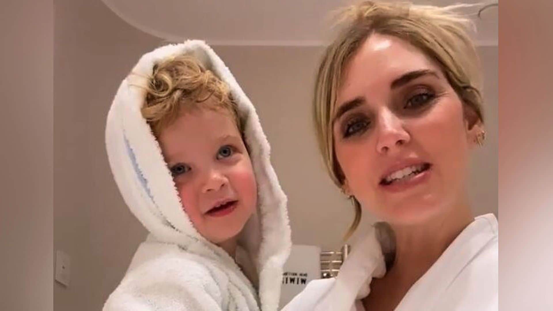 'Haciendo el pollito', así cautiva el pequeño Leo a su mamá, Chiara Ferragni
