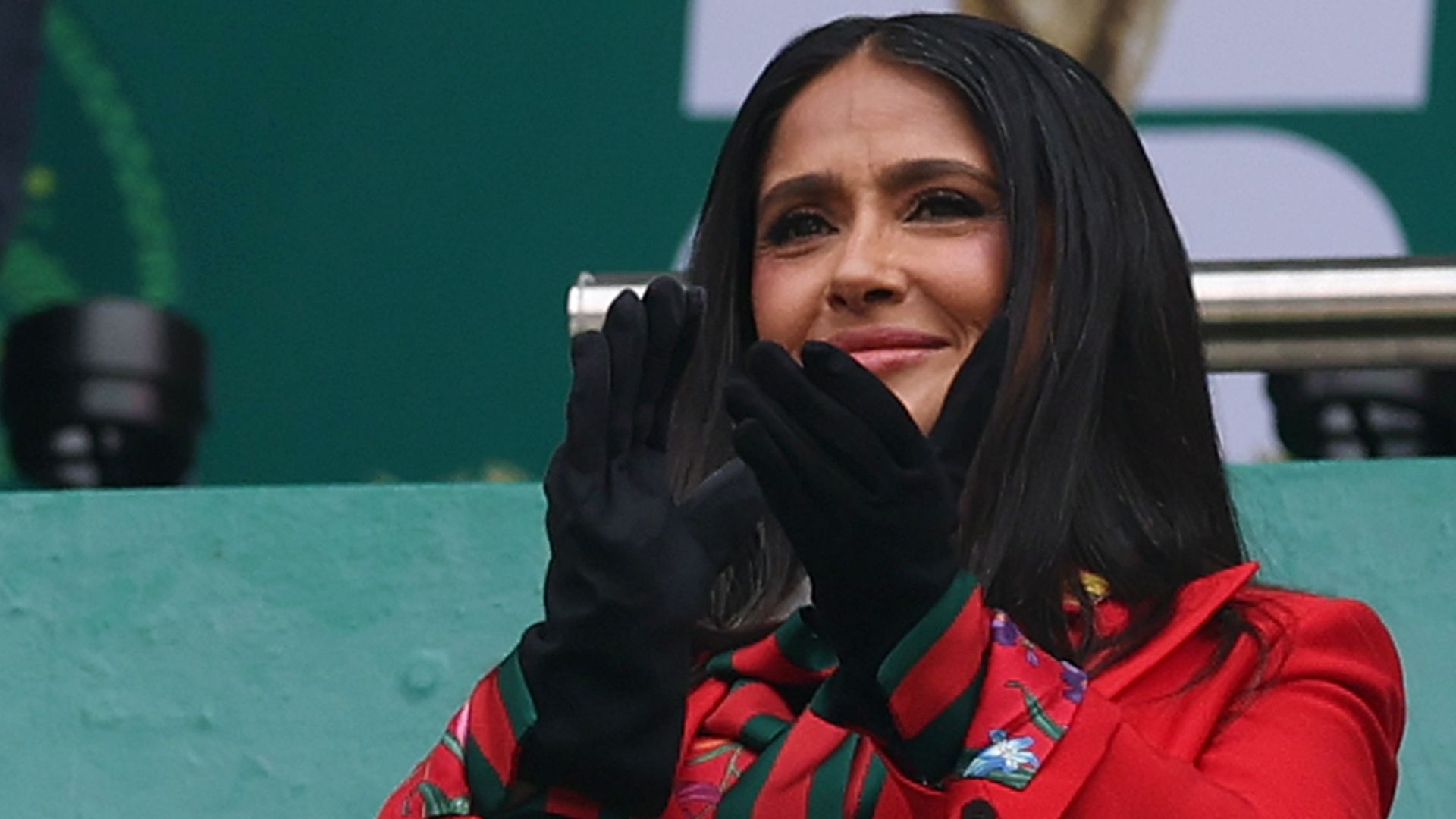 Gianni Infantino, presidente de la FIFA, y Salma Hayek en la inauguración del Mundial 2026.