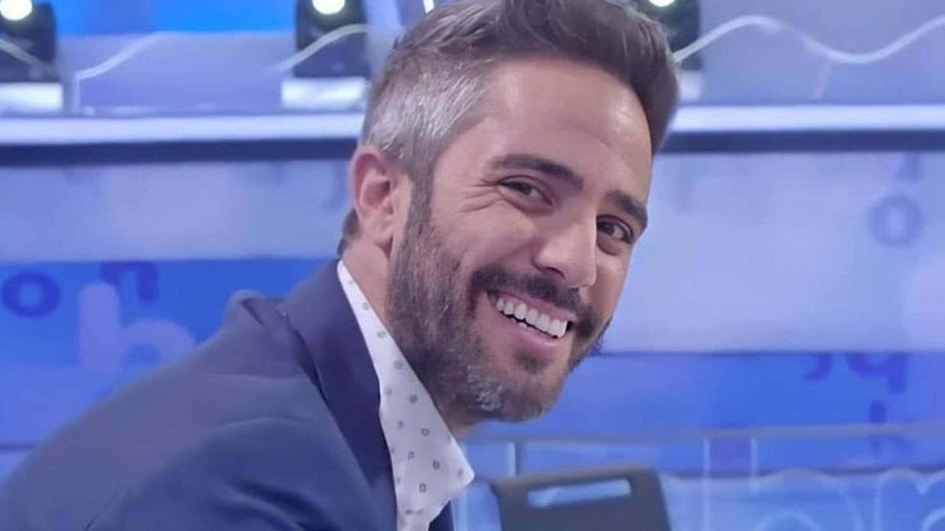 Así de bien se lo pasa Roberto Leal durante los descansos de 'Pasapabra'