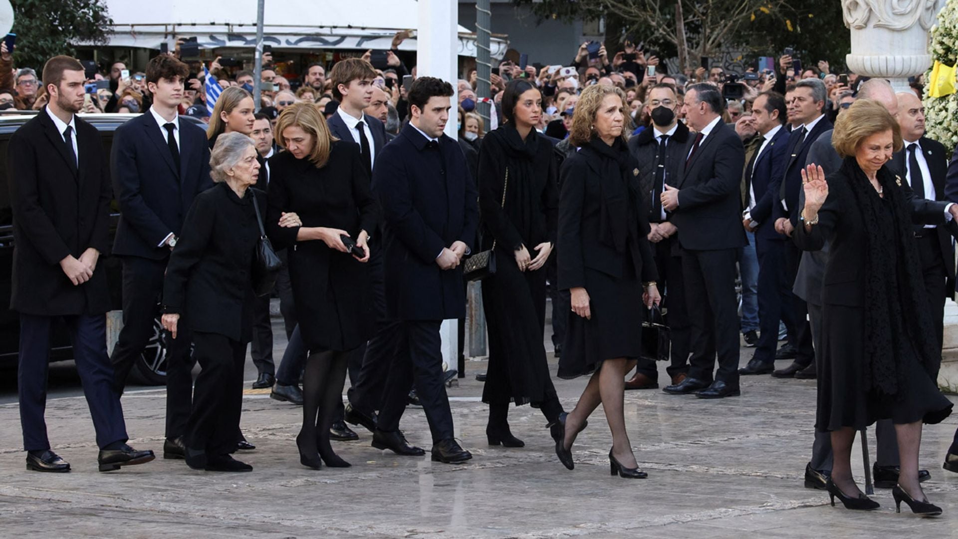 La princesa Leonor y la infanta Sofía, las únicas de la familia ausentes en el funeral de Constantino de Grecia