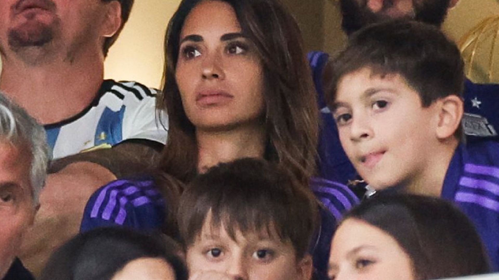 La tensión de Antonela Rocuzzo y sus hijos antes de celebrar el pase a semifinales de Argentina