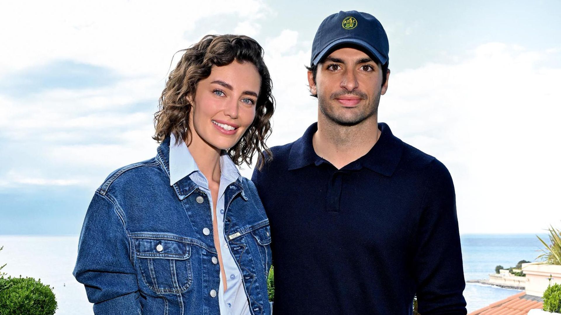 Carlos Sainz Jr. presume como nunca de su novia, Rebecca Donaldson