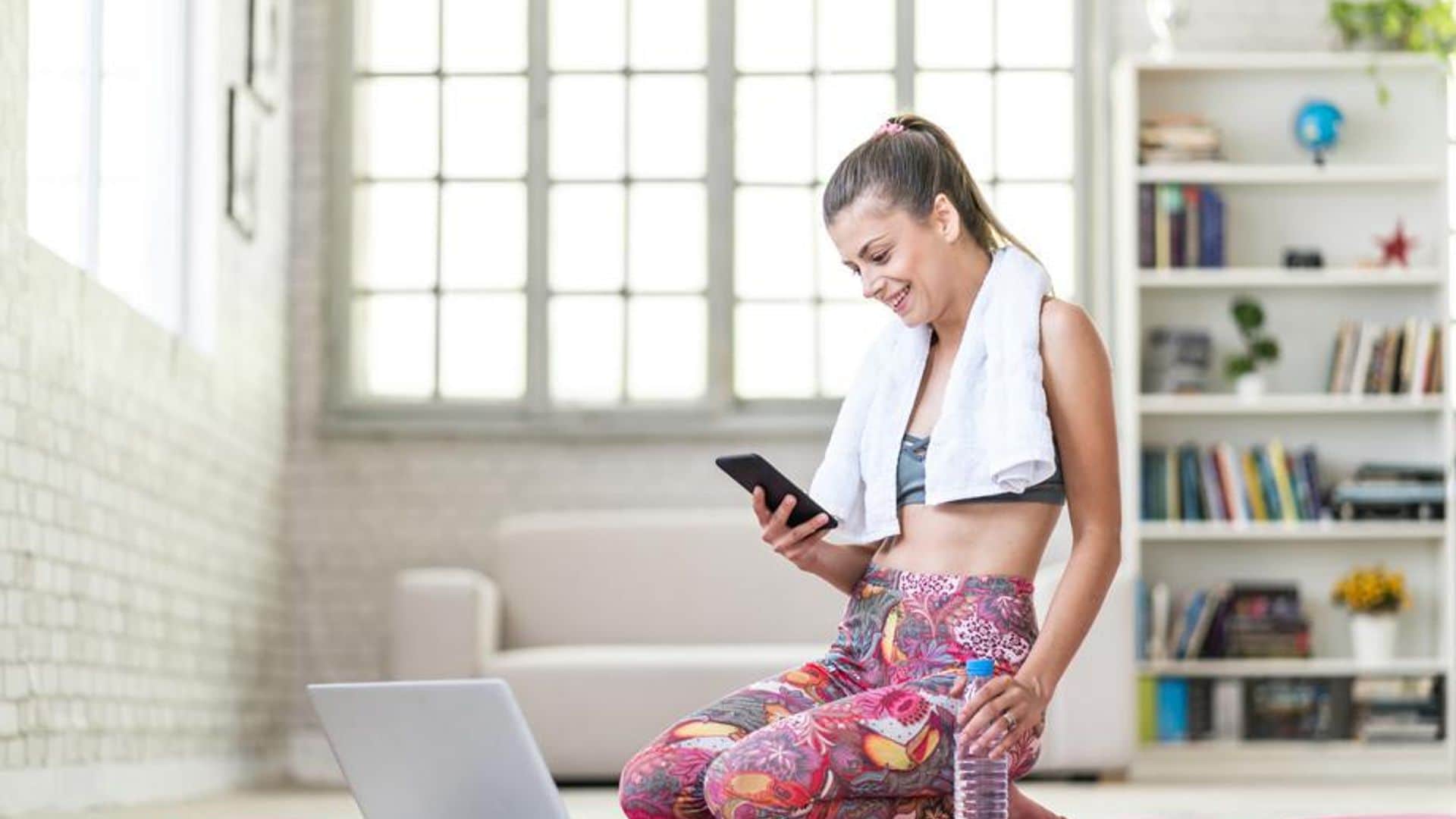 4 ejercicios que puedes hacer en casa igual que en el gimnasio