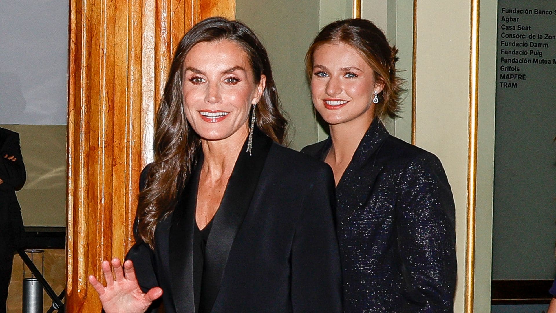La princesa Leonor y la reina Letizia escogen el mismo look: las 3 diferencias casi imperceptibles